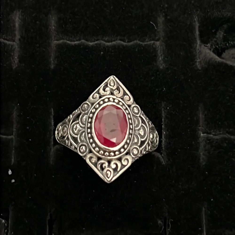 Exquisite Sterling Silver 925 Regal Ruby Ring